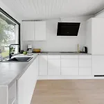 Gorgeous In Vaeggerlose With 4 Bedrooms And Wifi * Bøtø By
