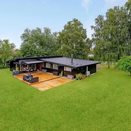 Gorgeous In Vaeggerlose With 4 Bedrooms And Wifi * Bøtø By