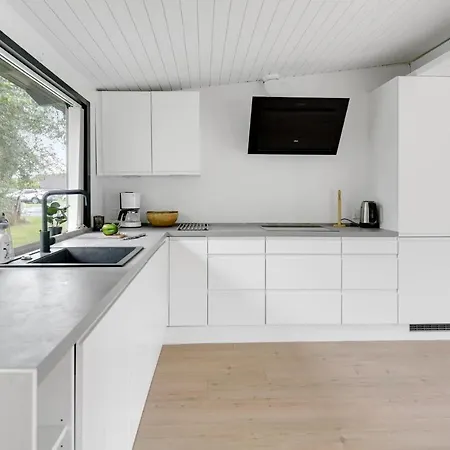 Gorgeous In Vaeggerlose With 4 Bedrooms And Wifi * Bøtø By