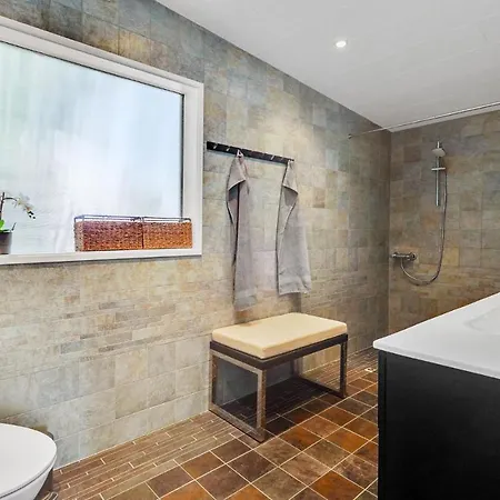 Gorgeous In Vaeggerlose With 4 Bedrooms And Wifi * Bøtø By