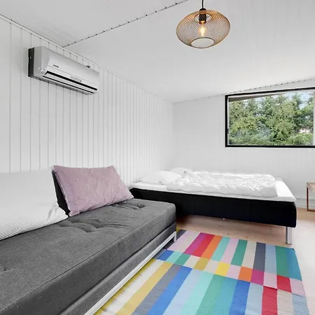 Vakantiehuis Gorgeous In Vaeggerlose With 4 Bedrooms And Wifi *
